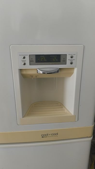 Vendo frigorífico Samsung de qualidade antiga.