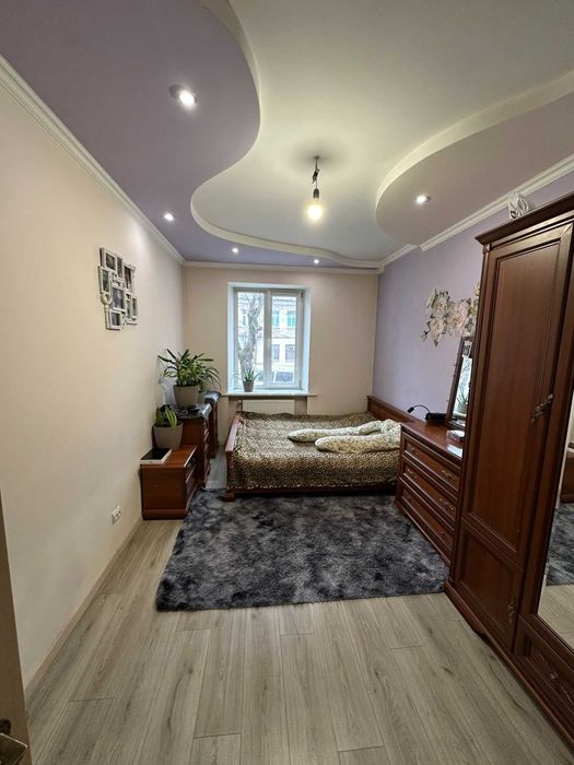 Трикімнатна квартира в районі парку Шевченка