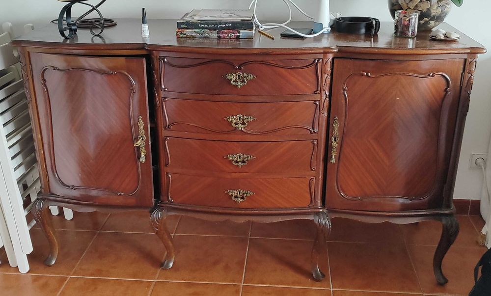 Móveis vintages bem conservados