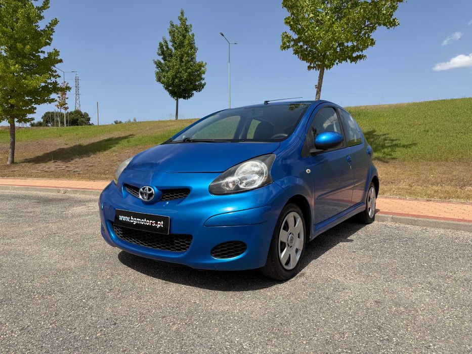 Toyota Aygo 1.0 CoolBlue - Caixa Automática + Ar Condicionado
