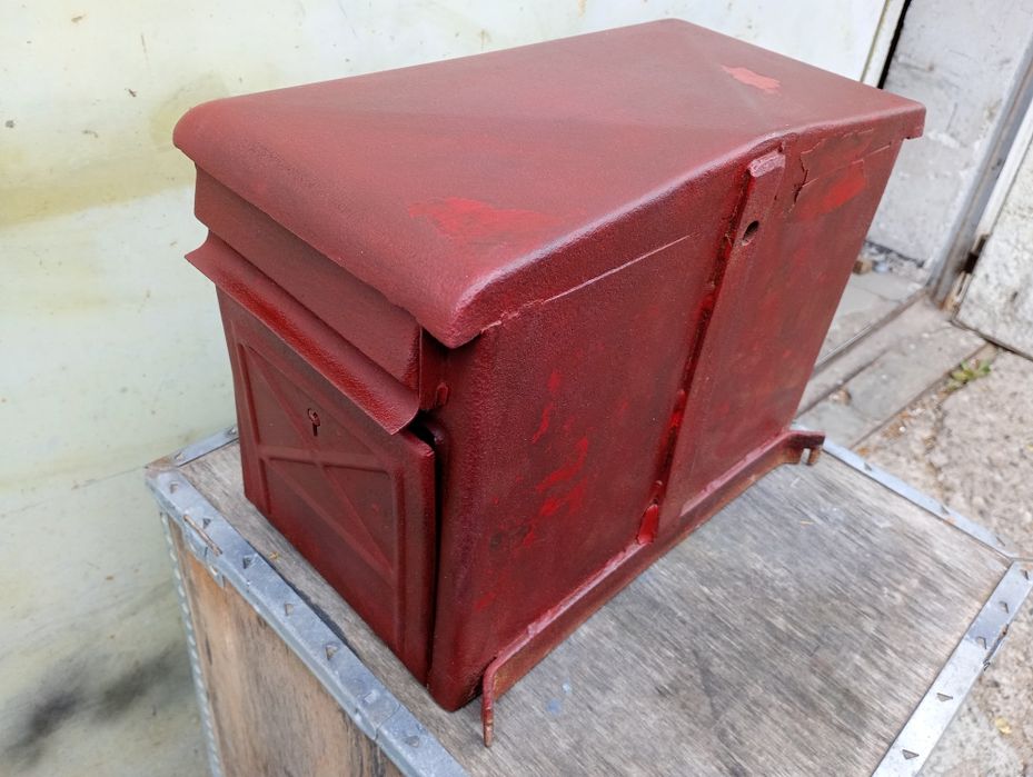 Stara Skrzynka Pocztowa na Listy Ciężka