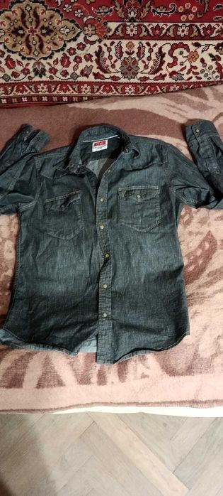брендовая джинсовая  рубашка WRANGLER ( p.S ) состояние люкс БАНГЛАДЕШ
