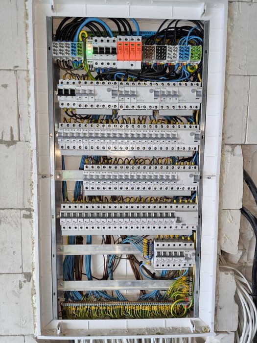 Elektryk z uprawnieniami + pomiary, instalacje elektryczne