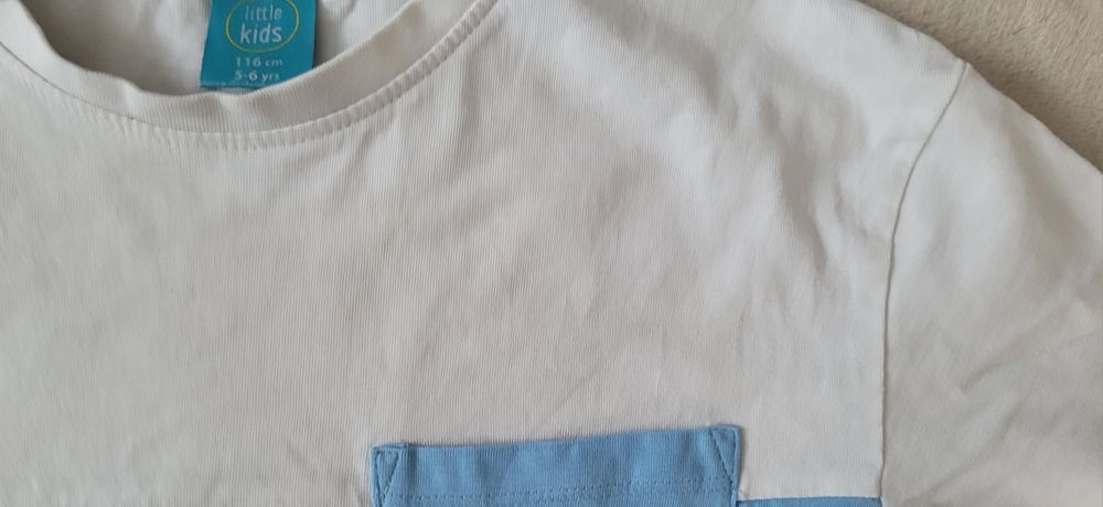 116 chłopięcy T-shirt biało niebieski chillout