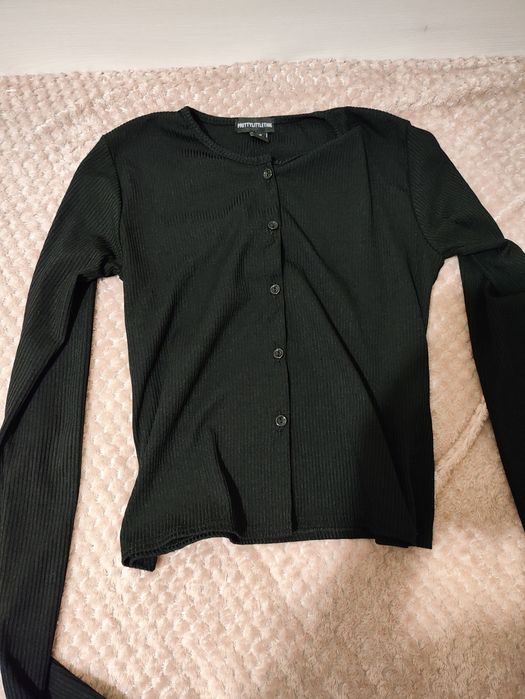 Чорна кофта на гудзиках