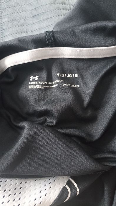 Under Armour, t shirt dziecięcy z kapturem roz 149-160 cm.