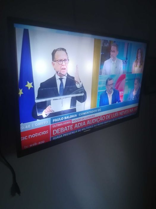 Plasma com 83cm como novo