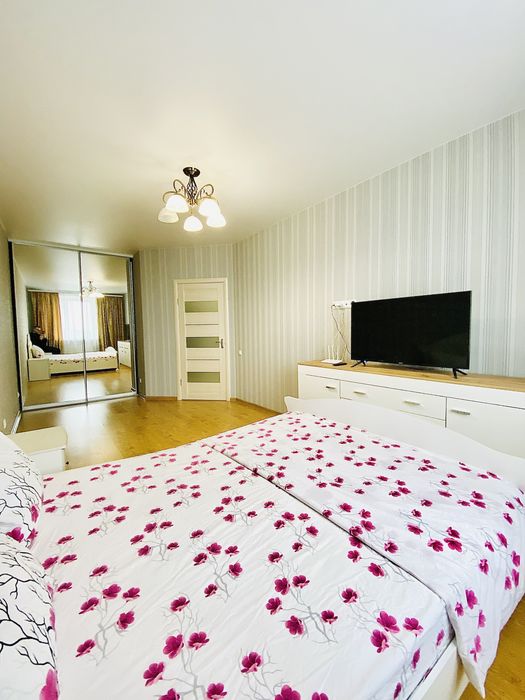 Квартира подобово: Сучасна квартира неподалік від центру