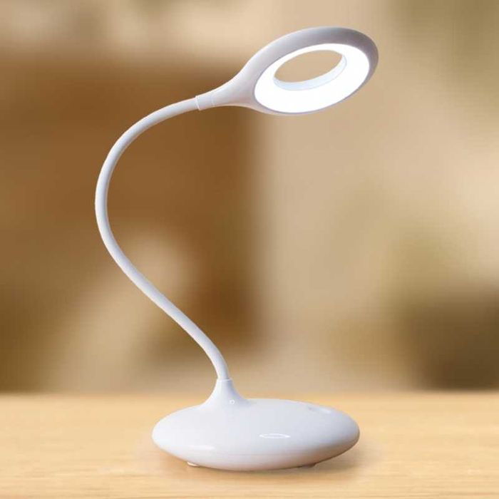 Candeeiros de mesa novos tácteis da Grundig com porta USB