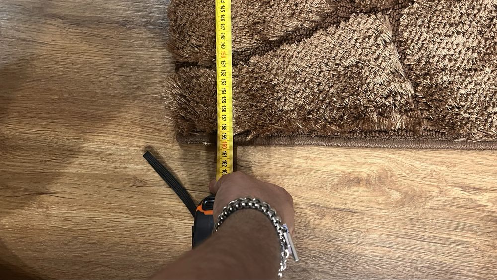 Vendo carpete (cor castanho) em otimo estado. Usada pouxas vezes