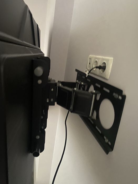 Кронштейн для телевізора поворотний