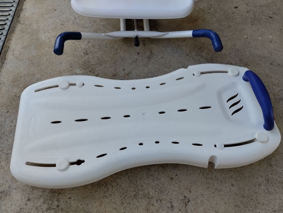 Vendo cadeira para banho de idosos ou pessoa com  pouca mobilidade