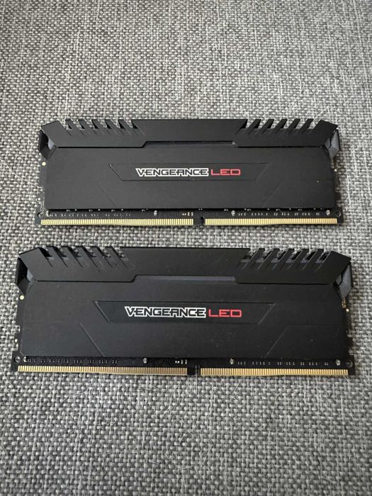 corsair vengeance LED RED ddr4-16gb