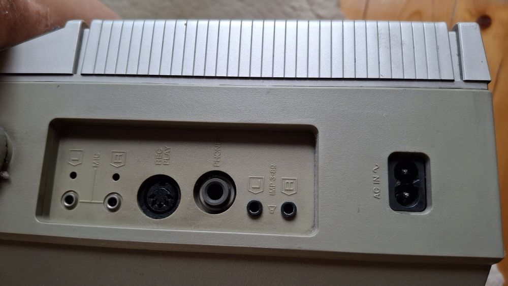 Radiomagnetofon z lat 80tych