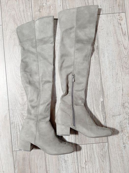 Szare zamszowe długie muszkieterki