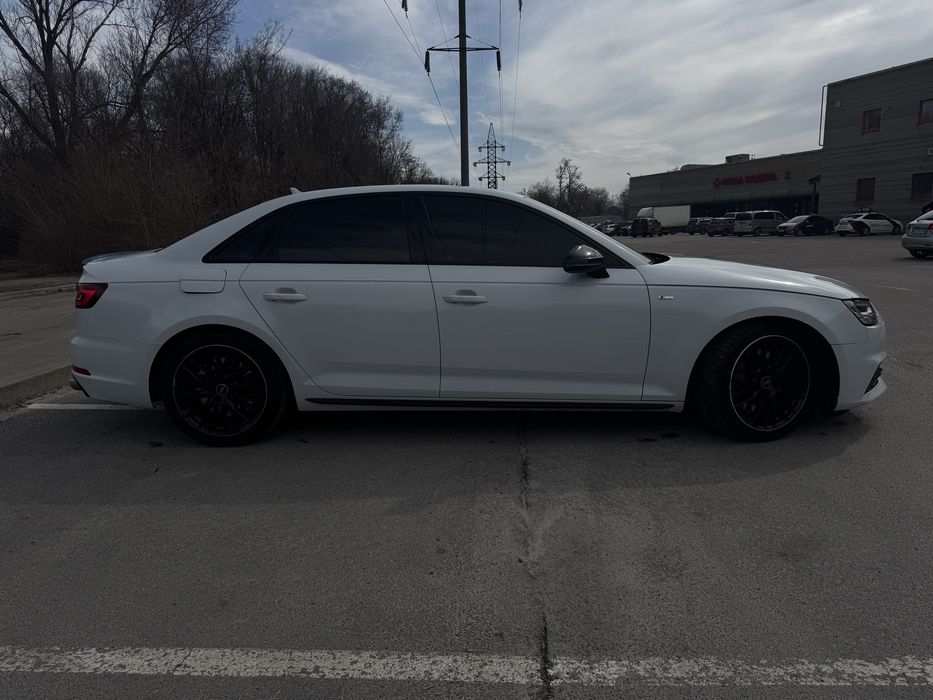 Продам свій Audi A4 B9 2.0 TFSI Quattro, 2017 рік, 250 к.с.