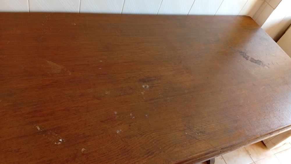 Mesa de cozinha de madeira maciça