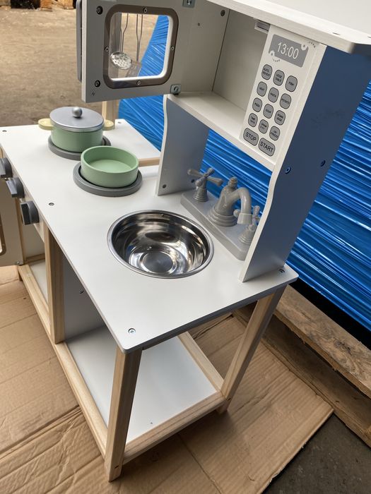 Кухня деревянна іграшкова для дітей