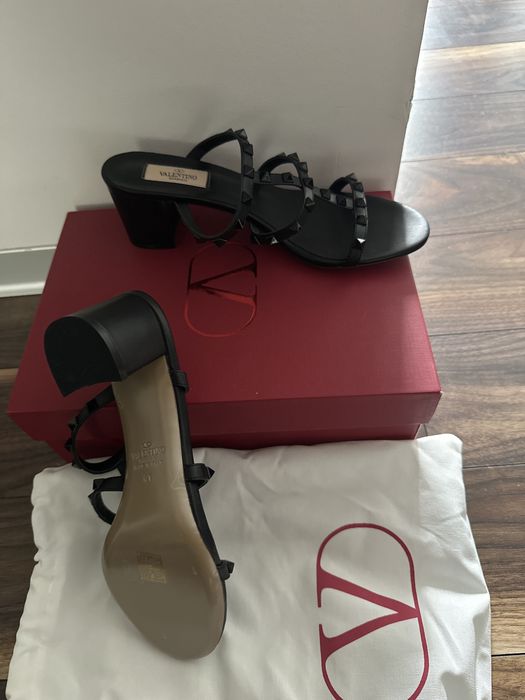 Klapki czarne Valentino