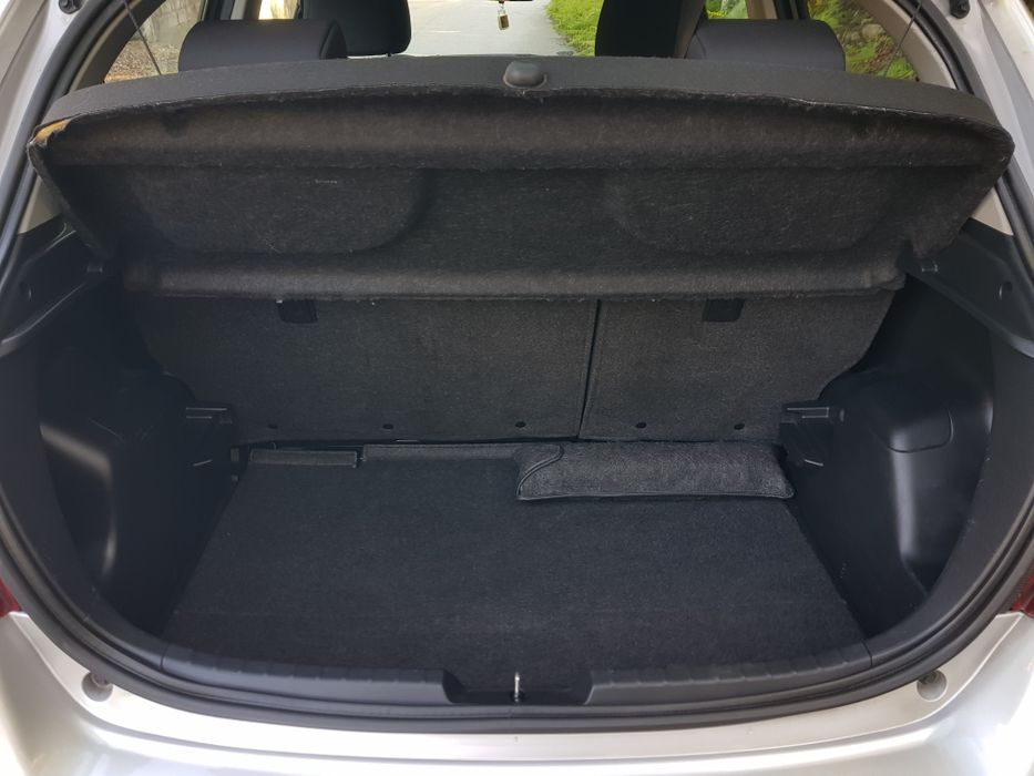 Toyota yaris 1.4 D4D * como novo  *caixa de 6velocidades*