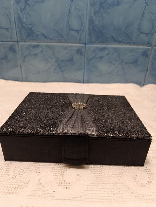 Косметичка або скринька для прикрас