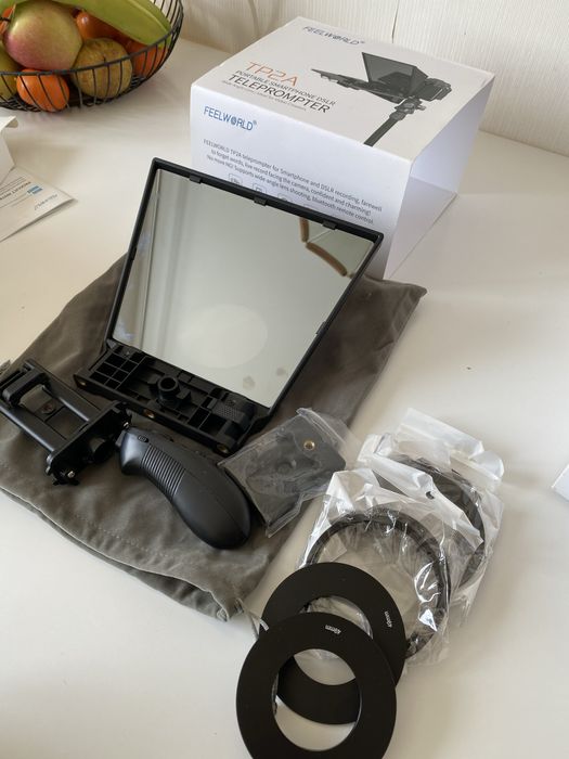 Телесуфлер Feelworld TP2A