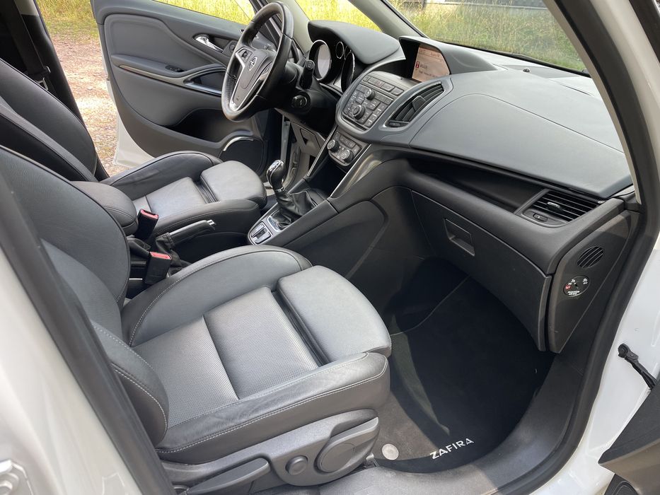 Свіжопригнана Opel Zafira Tourer 2013р.в  1.6 газ/бензин