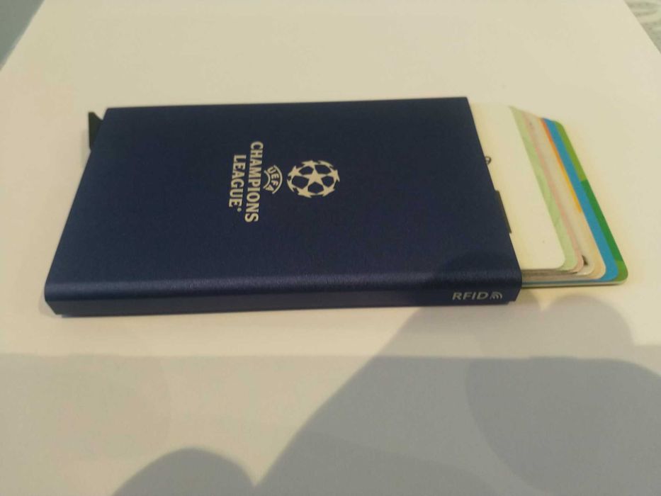 Porta cartões com RFID