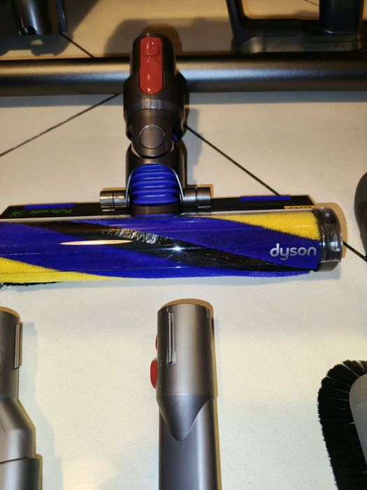 Dyson v15 absolute