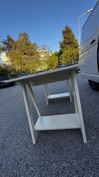 Mesa branca desmontavel multiusos