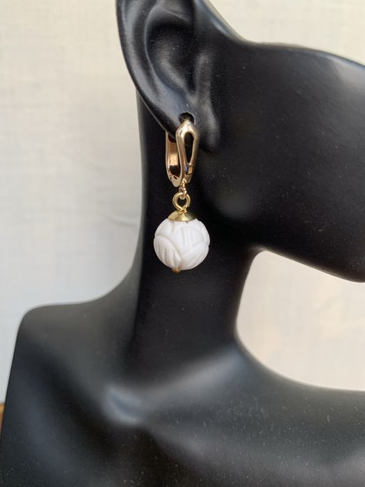 Сережки . Білий корал .