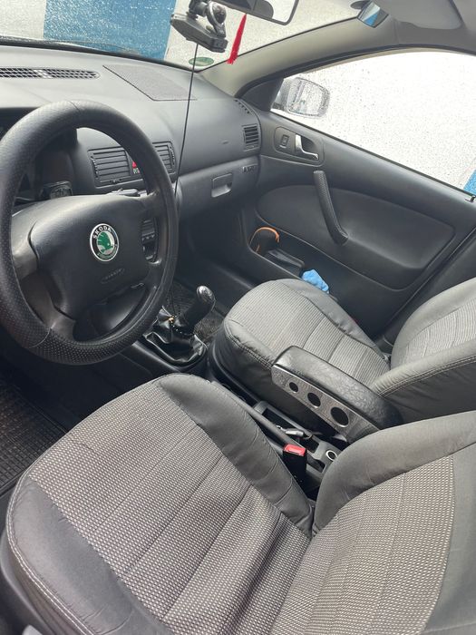 Skoda 1,6 tour 2004 бензин