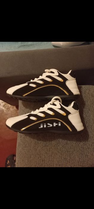 Кросовки білі НОВІ 42Р.