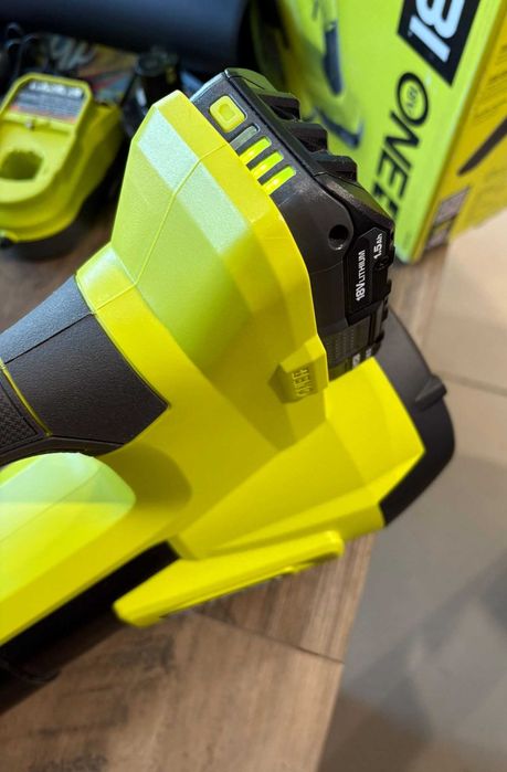 Dmuchawa akumulatorowa RYOBI PCLLB01K 18V 350 CFM 100 MPH + aku OUTLET
