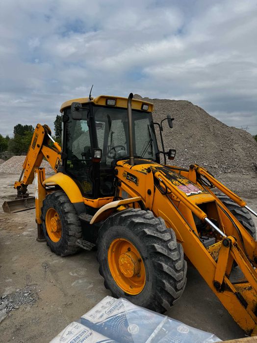 Koparko - ładowarka JCB 3 CX równe koła