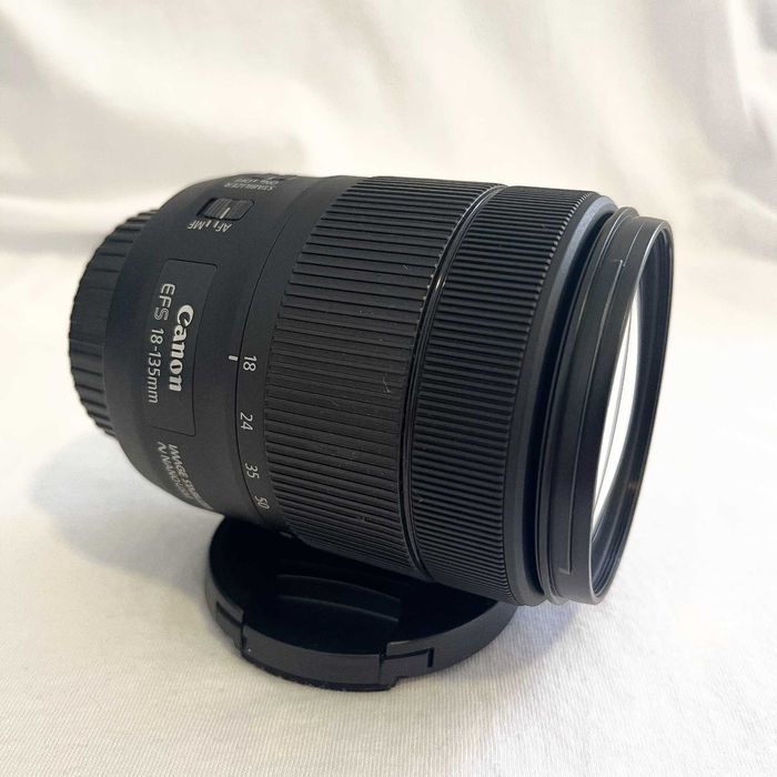 Canon Rebel T6 (EOS 1300D) + Lente 18-135mm Nano USM + Acessórios