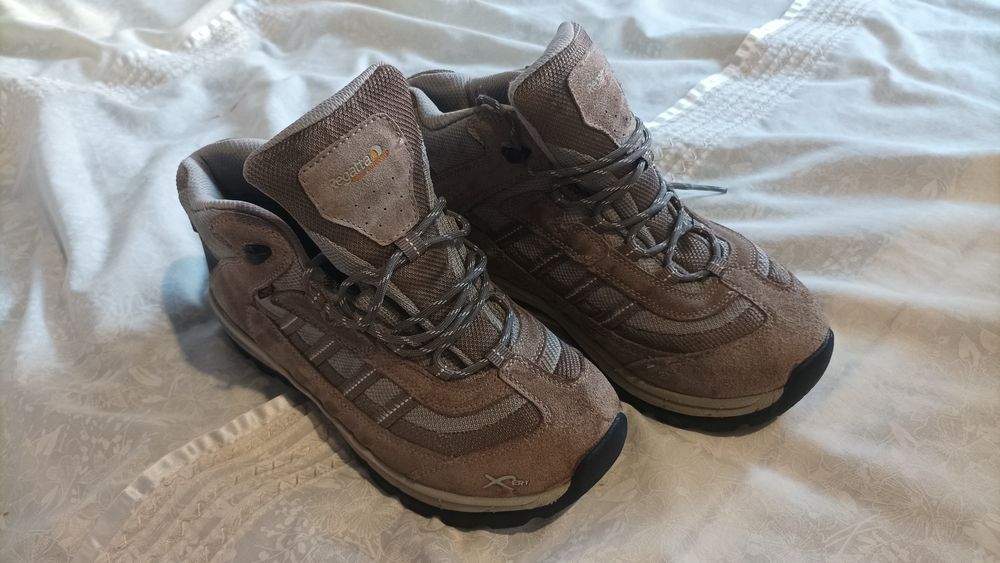 Ботінки в гарному стані