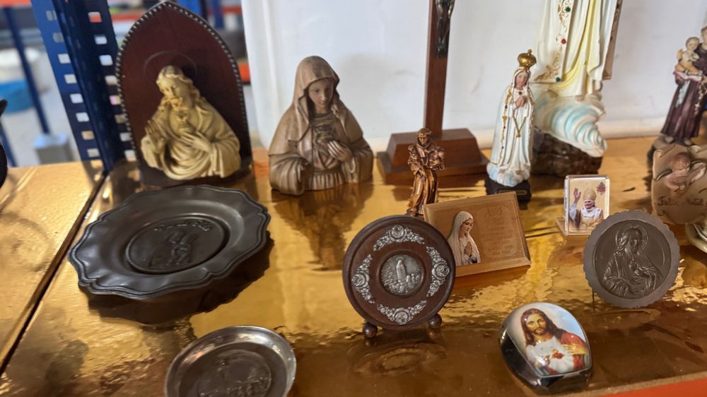 Conjunto de elementos religiosos