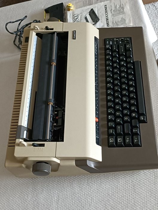 Máquina escrever Facit