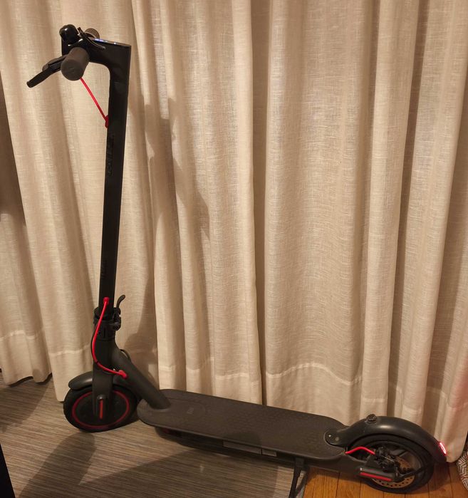 Xiaomi Mi Electric Scooter Pro (1ª Gen) - <300 km percorridos / Caixa Original