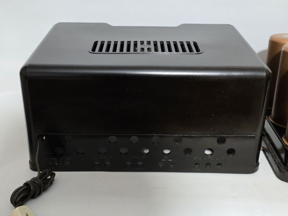 Rádio antigo reparado SABA