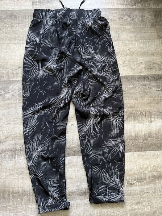 Lernie spodnie z roślinnym wzorem