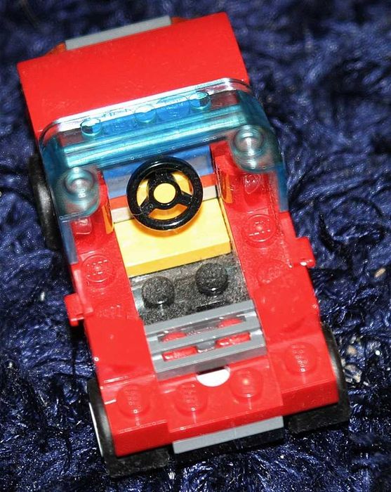 LEGO- samochód .