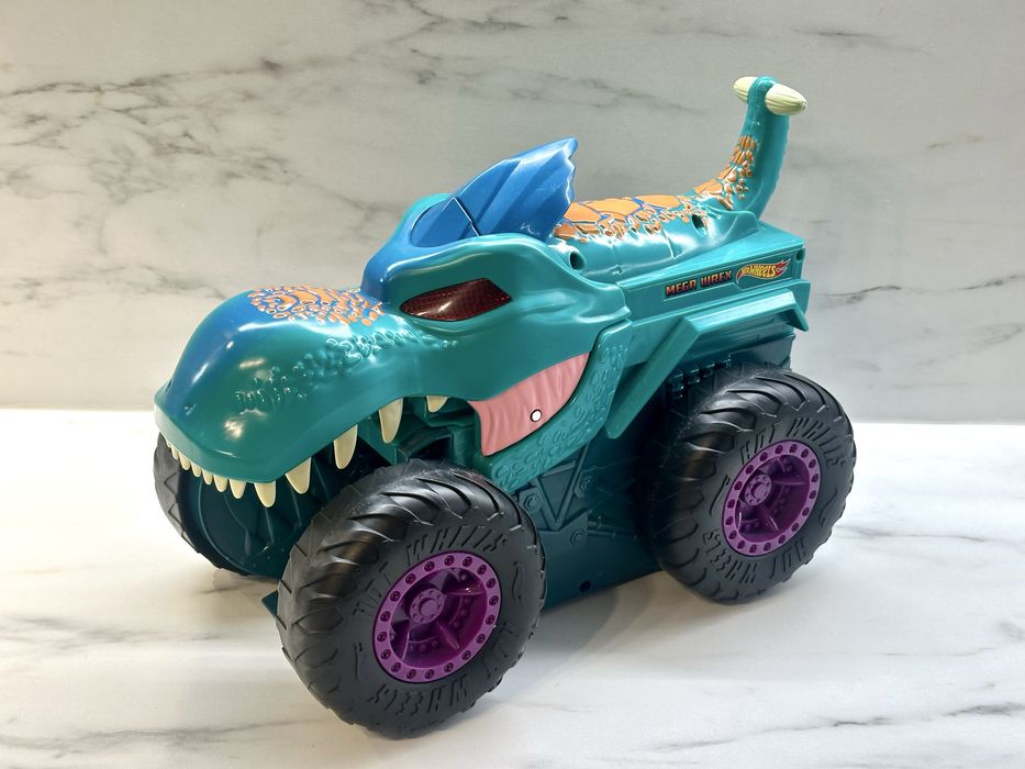Hot Wheels Mega Wrex