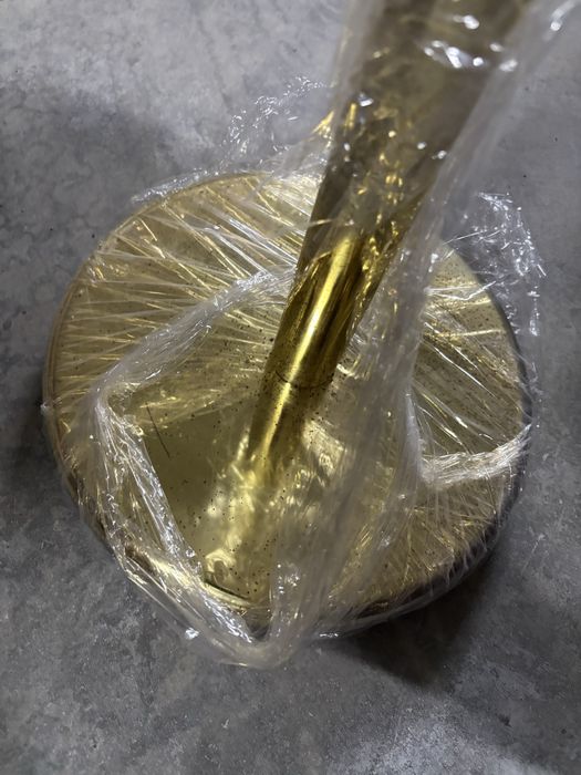 Bengaleiro dourado PS: o artigo será entregue pessoalmente contra pagamento na cidade de Aveiro