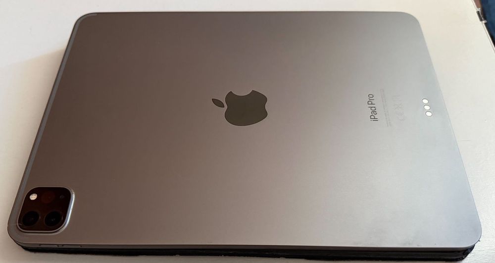 iPad Pro 11" M2, 256 GB + Magic Keyboard