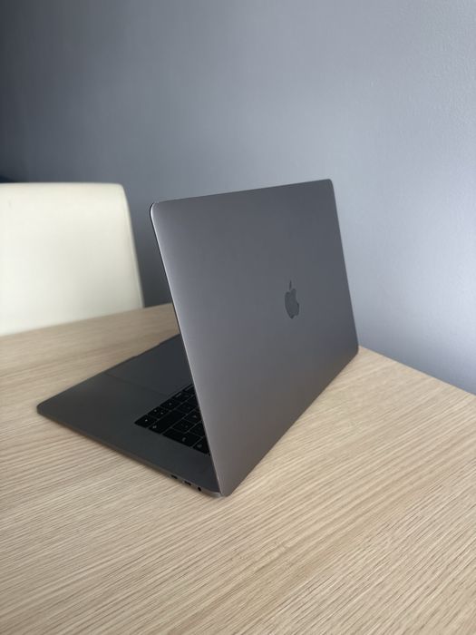 Macbook Pro 15 a1990