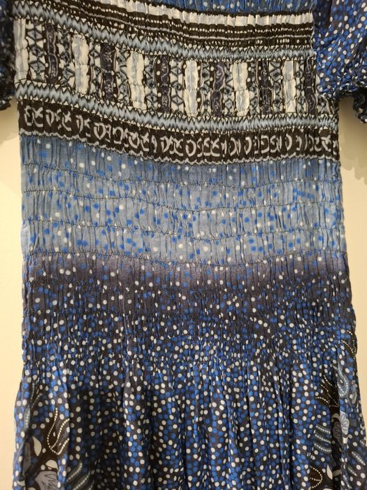 Vestido comprido ombro a ombro 
Elástico no tronco
Tamanho único