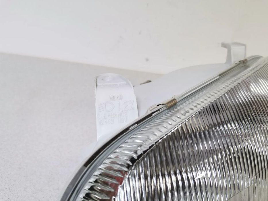 lampa reflektor lewy  toyota rav4 rav 4 i 94-97 oryginał