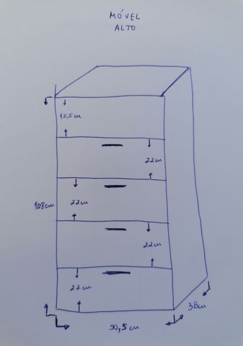 Móvel alto com 4 gavetas e um espaço no topo